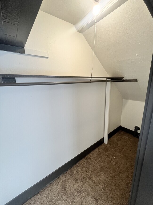 Building Photo - 16 N Broadway St