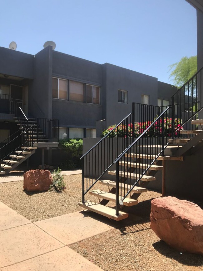 Building Photo - 1808 N 32nd St