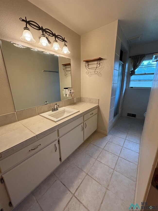 Building Photo - 1420 E 21st St