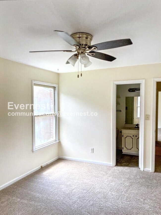 Building Photo - 2 Bed/ 2 Bath Condo with Washer/Dryer / Pe...
