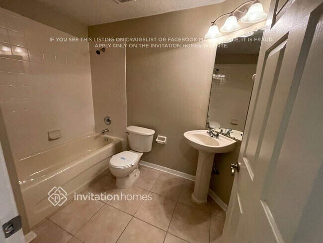 Building Photo - 18221 Sandy Pointe Dr