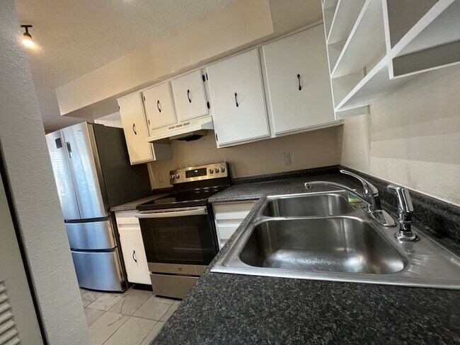 Building Photo - 1705 Heatheridge Rd