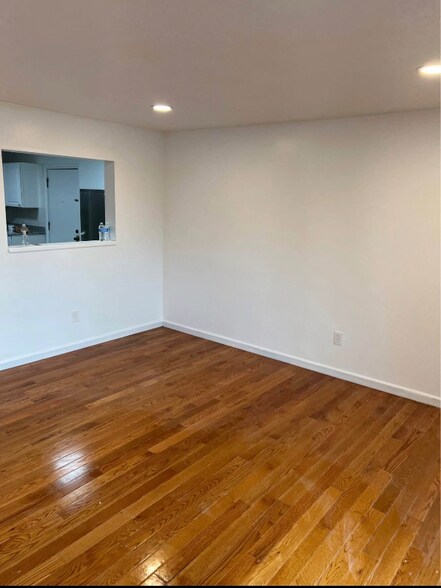 Building Photo - 4 Park Ave Pl