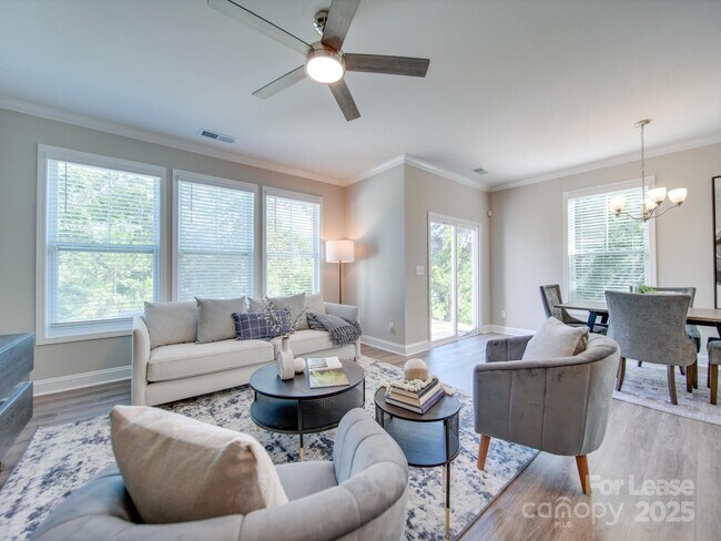 Building Photo - 574 Altamonte Dr