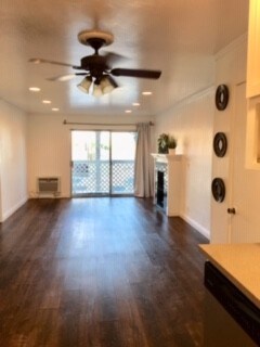 Living room - 3565 Linden Ave