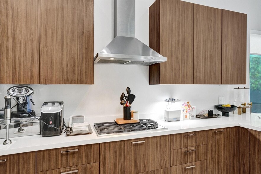 Building Photo - 5663 Brookfield Cir W