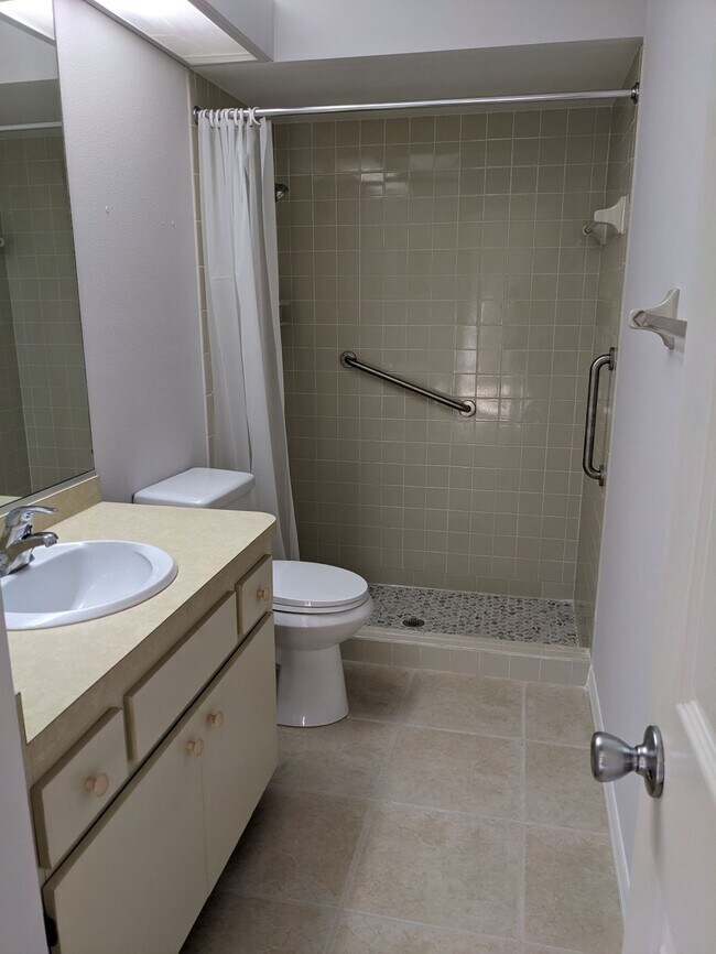 Building Photo - 4063 Center Pointe Pl