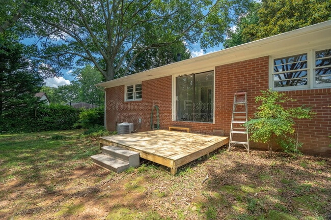 Building Photo - 1248 Cliffwood Dr