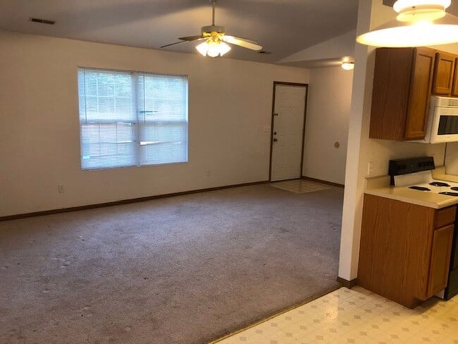 Building Photo - 4809-4811 Geyser Blvd