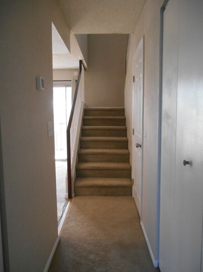 Building Photo - 898 Rhinegold Way