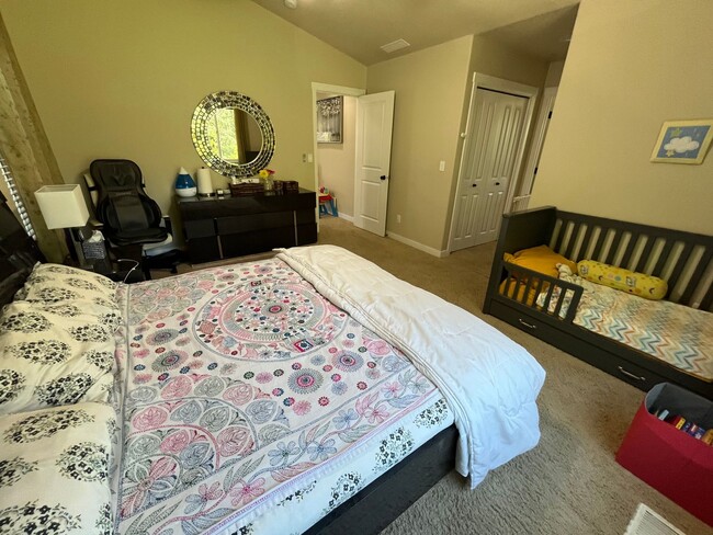 Building Photo - Beautiful 4Bd + 2Ba With Gorgeous Green Vi...
