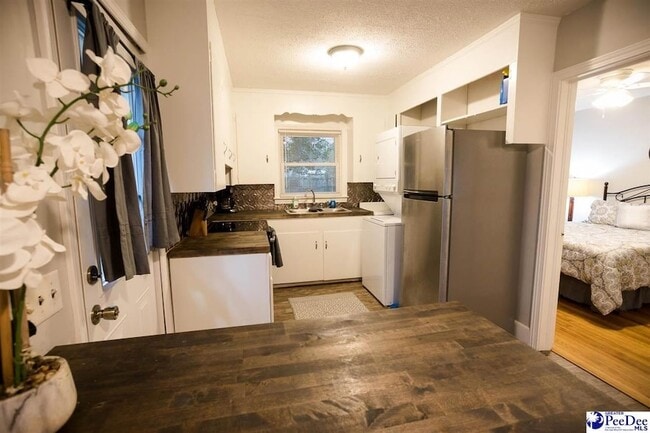 Building Photo - 150 Central Dr