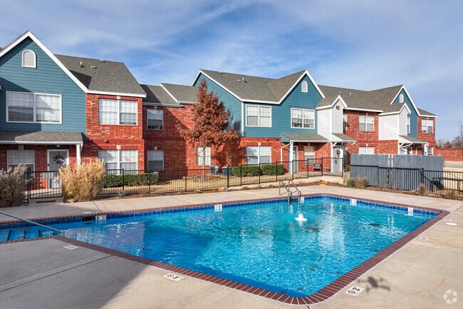 Building Photo - The Summit