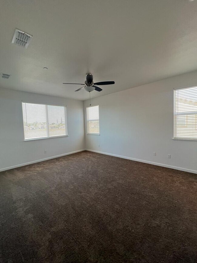 Building Photo - Spacious 4-Bedroom Retreat with 2.5 Baths in Los Banos – Your Ideal Family Home Awaits in a gated...