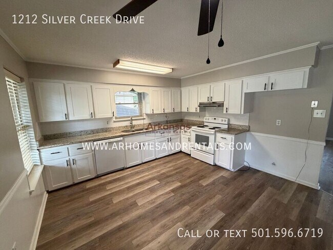 Building Photo - 1212 Silver Creek Dr