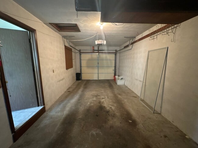Building Photo - 1704 Twinbrook Dr