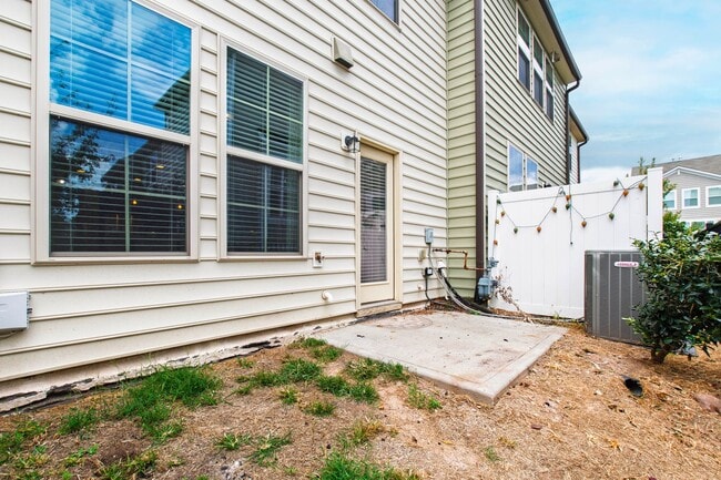 Building Photo - Charming 3BR Townhome in Brightleaf at the...