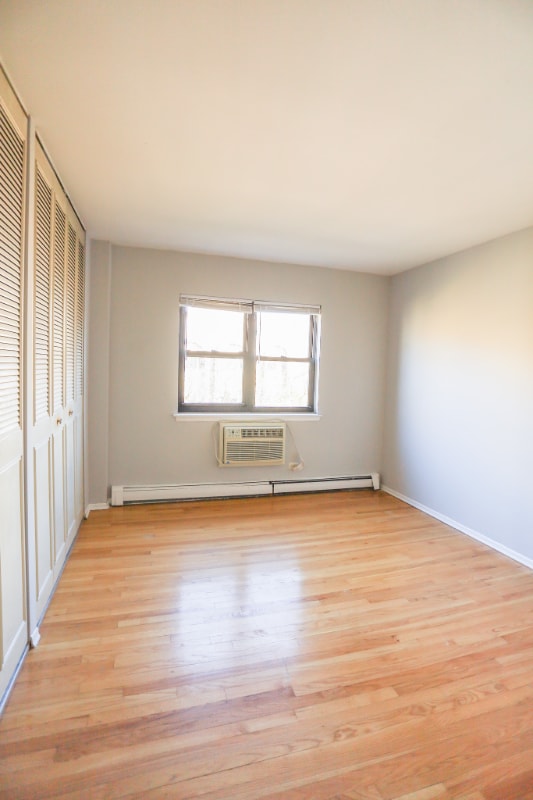 Building Photo - 2828 N Cambridge Ave