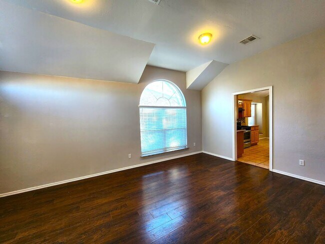 Building Photo - 3 Bed 2Bath 2 Car in the Westlake Addition NW OKC