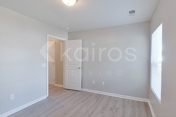 Building Photo - 102 Amber Mill Cir