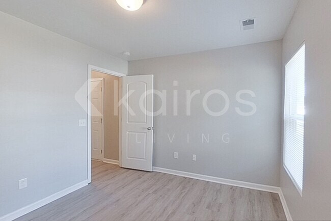Building Photo - 102 Amber Mill Cir