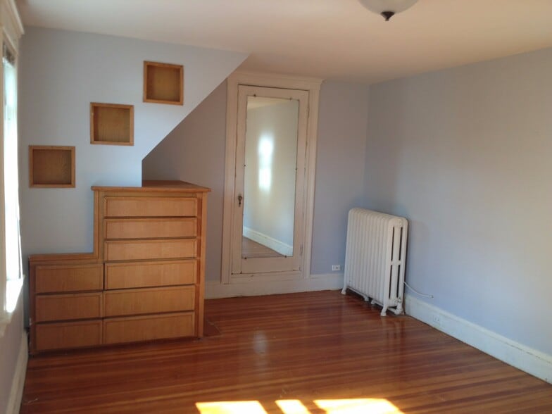 Building Photo - 70 Larch St