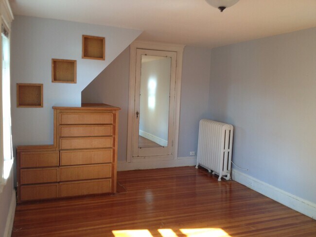 Building Photo - 70 Larch St