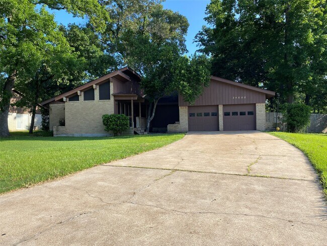 Primary Photo - 24600 Darkwood Ct