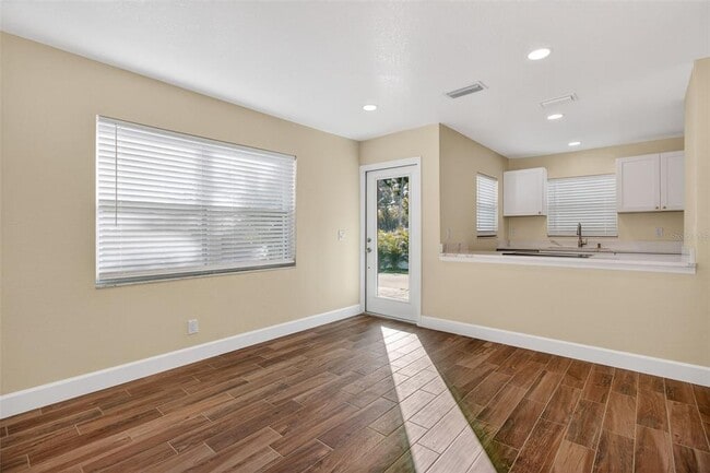 Building Photo - 3117 W La Salle St