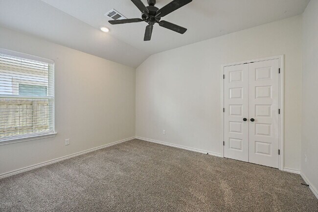 Building Photo - Immediate Move in - 3 Bedroom, 2 Bathroom Home in Rudder Pointe with Open Concept