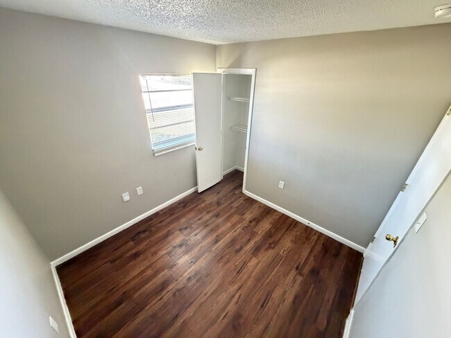 Building Photo - Charming 3 Bd/1 Ba Home with Spacious Backyard & Prime Location!