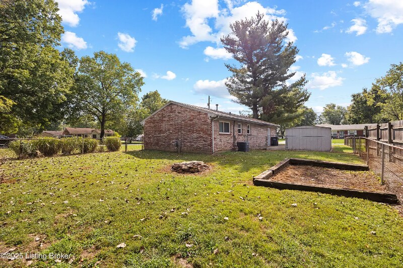 Building Photo - 7520 Blue Wing Dr