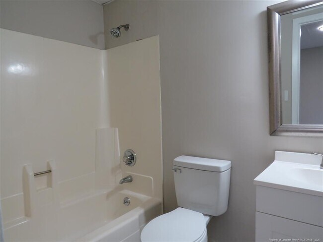 Building Photo - 210 Colonial Dr