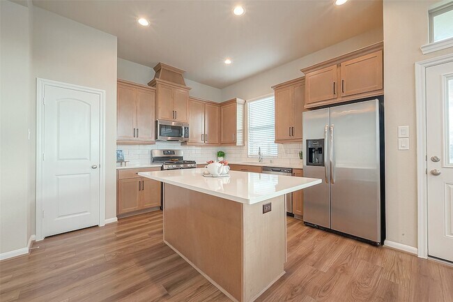 Building Photo - 8700 Laurel Crest Dr