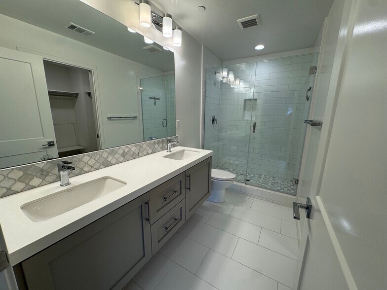 Building Photo - 751 Talbot Ln