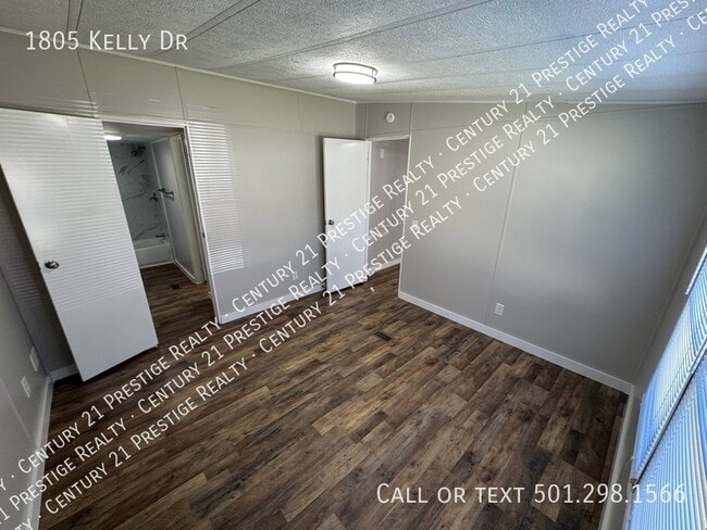 Building Photo - 1805 Kelly Dr