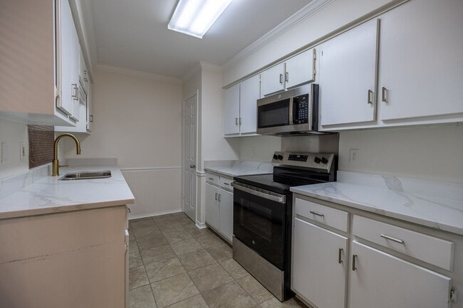 Building Photo - 3/2 Townhouse near USA! GATED! Students Welcome!