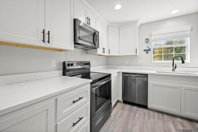 Building Photo - 32027 Pats Ln
