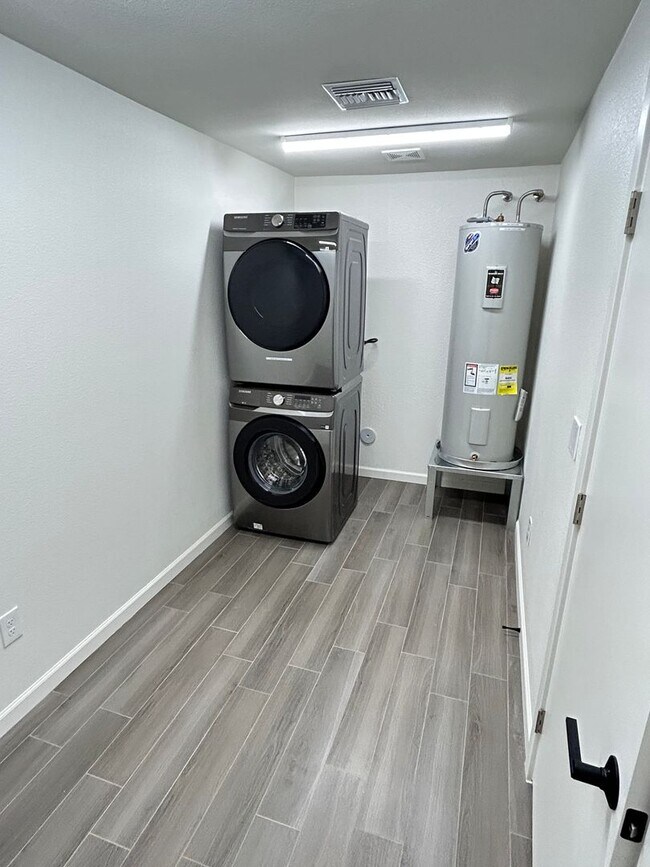 Building Photo - Remodeled Home Near Downtown Chandler!