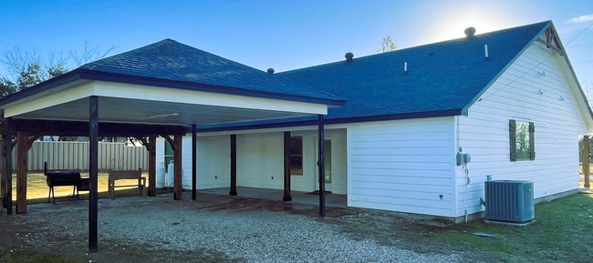 Building Photo - 713 Overlook Dr