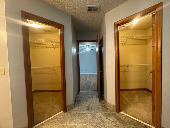 Building Photo - 2023 Wedgewood Dr