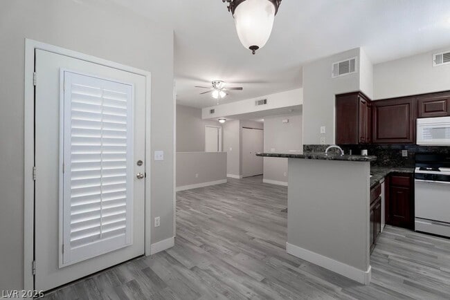 Building Photo - 9050 W Warm Springs Rd