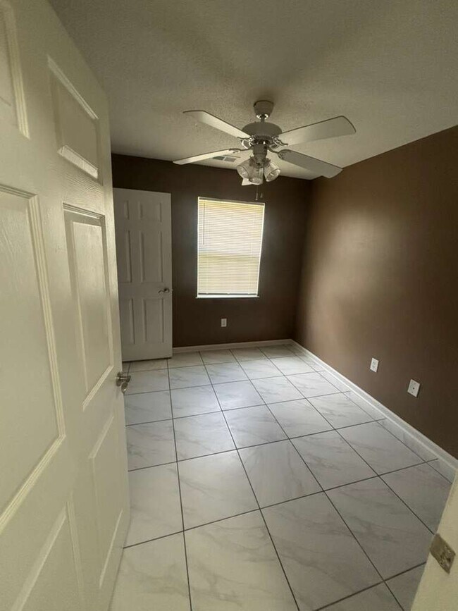 Building Photo - 212 Orchard Way