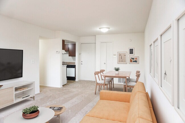 Interior Photo - Evergreen