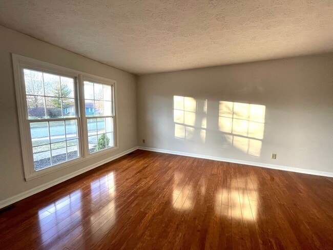 Building Photo - 3 Bedroom Home in Fishers with Bonus Room!