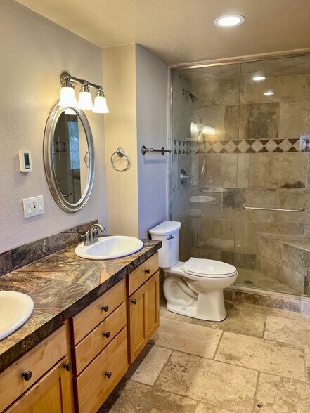 Building Photo - 260 Alto Ln