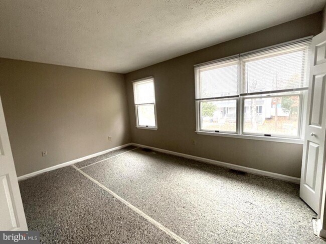 Building Photo - 1359 Jordan Dr