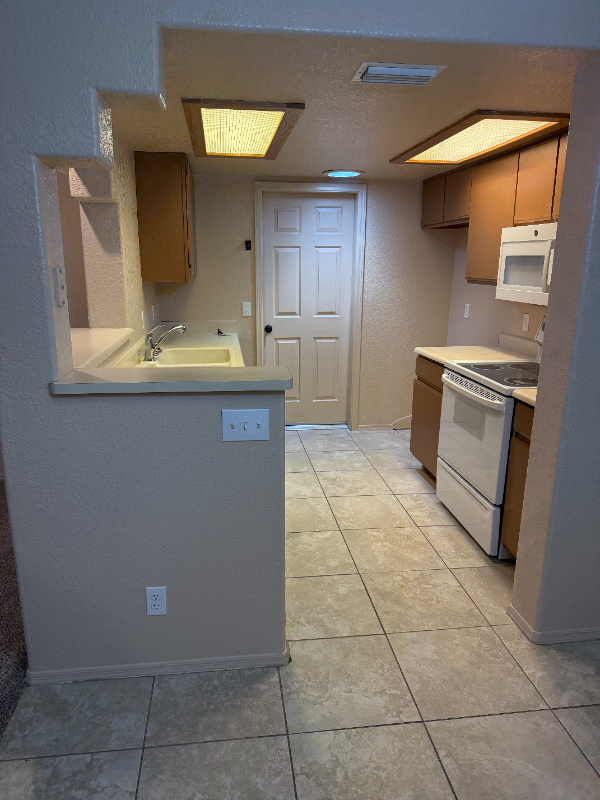Building Photo - 3515 El Toro Dr