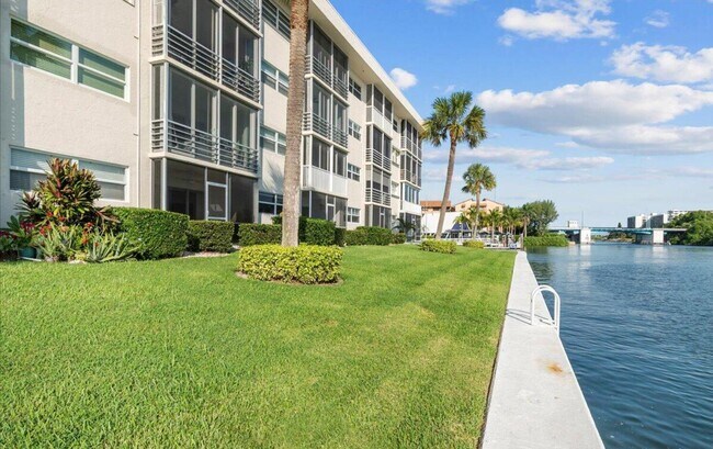 Building Photo - 20 Yacht Club Dr