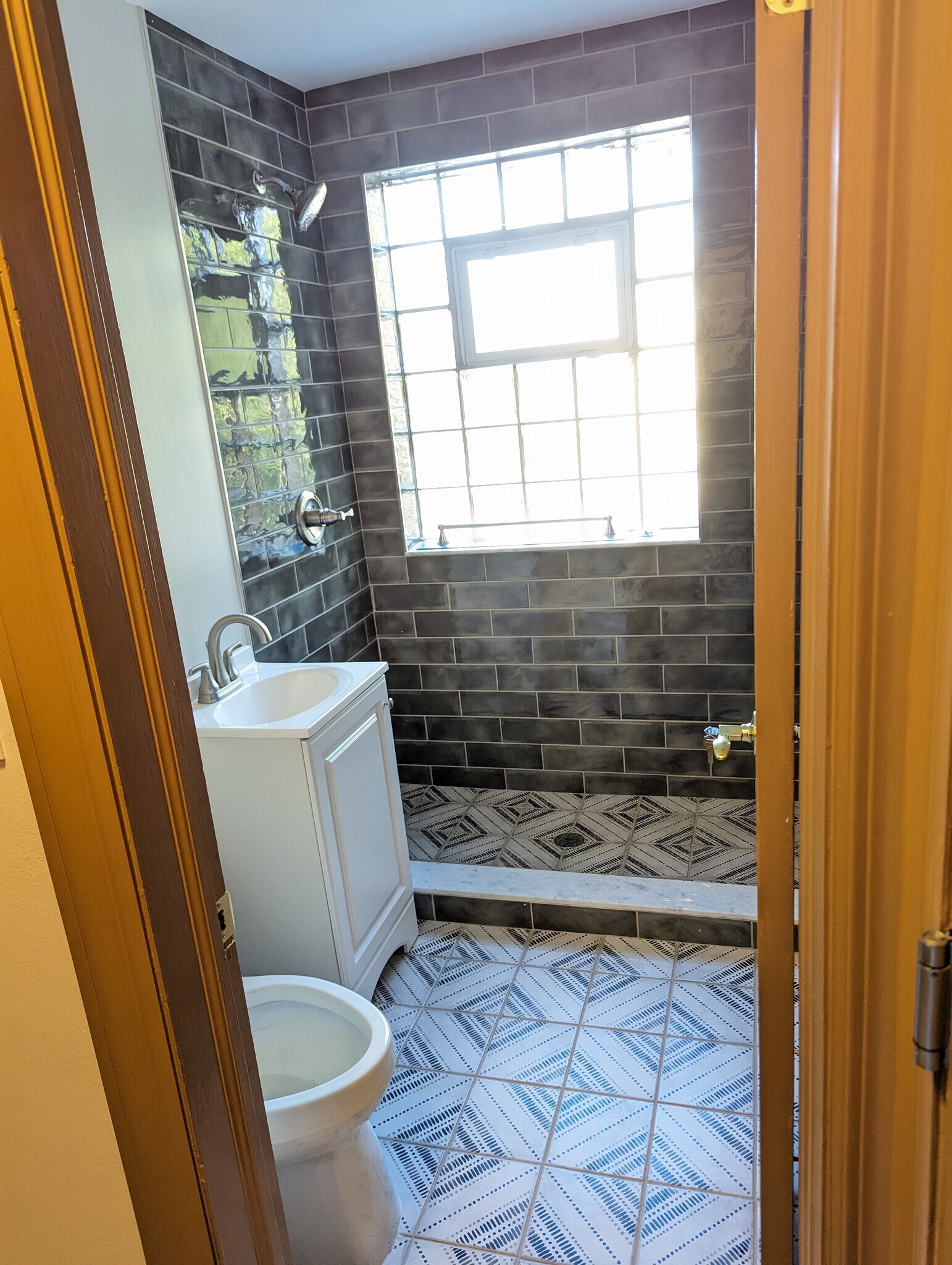 Building Photo - 3322 W Catalpa Ave